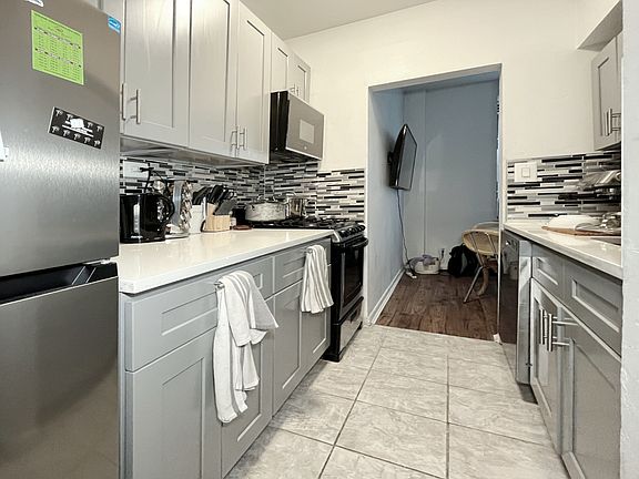 2nd image of 361 E 10th St APT 1