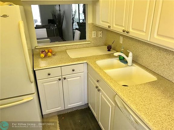 2nd image of 1040 SE 4th Ave APT 226