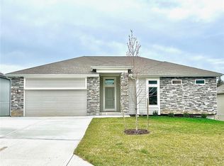 8556 Valley Spring Dr, De Soto, KS 66018