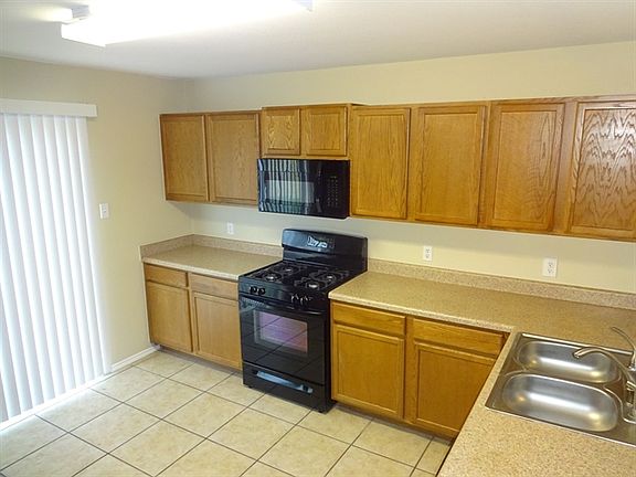5th image of 228 Onyx Lake Dr