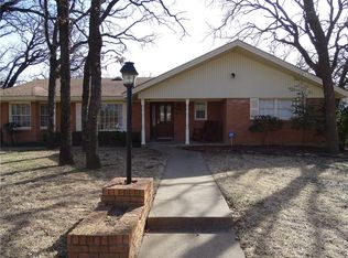 521 W Pleasantview Dr, Hurst, TX 76054