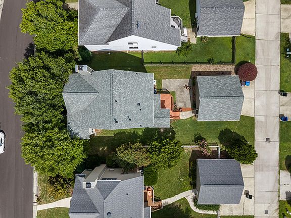 4th image of 121 College Ave