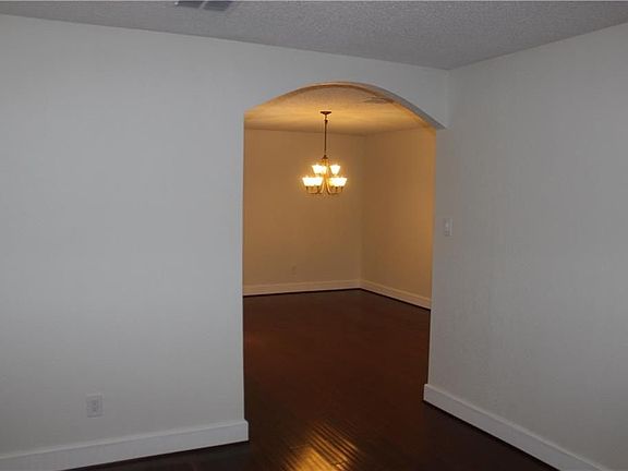 4th image of 1524 Hickory Creek Ln