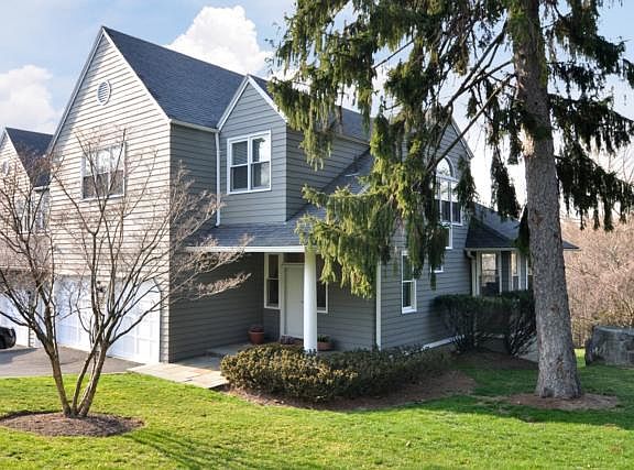 2nd image of 12 Richmond Hl
