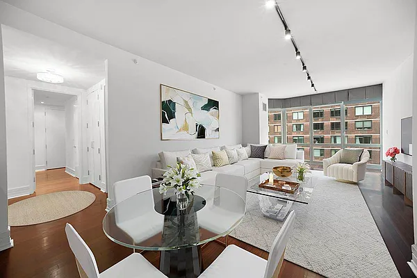 Rented by R New York | media 1
