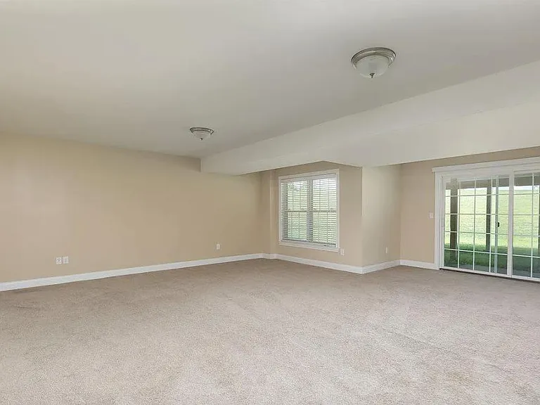 70 Cobblestone Ln — Photo 9