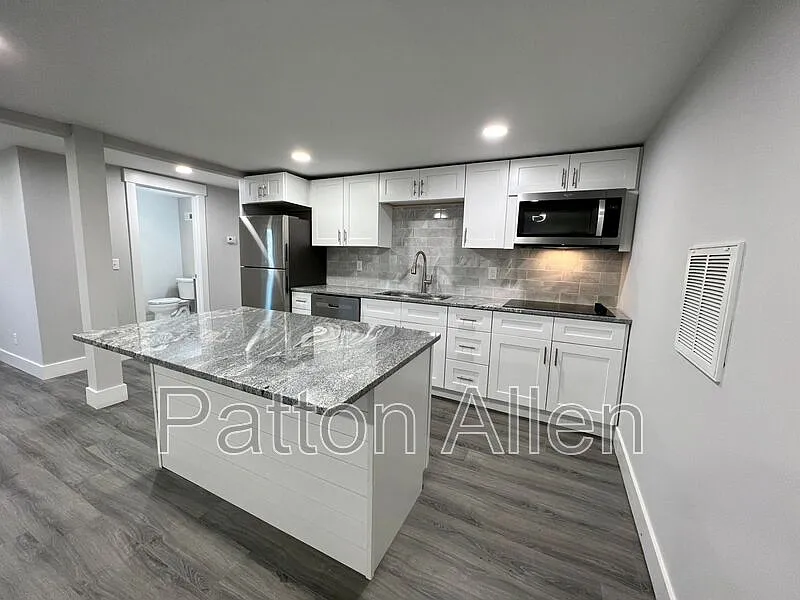 1 bed, 1.0 bath, $1,350 — Photo 3