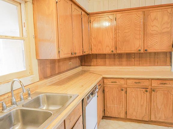 5th image of 801 E Walcott Ave