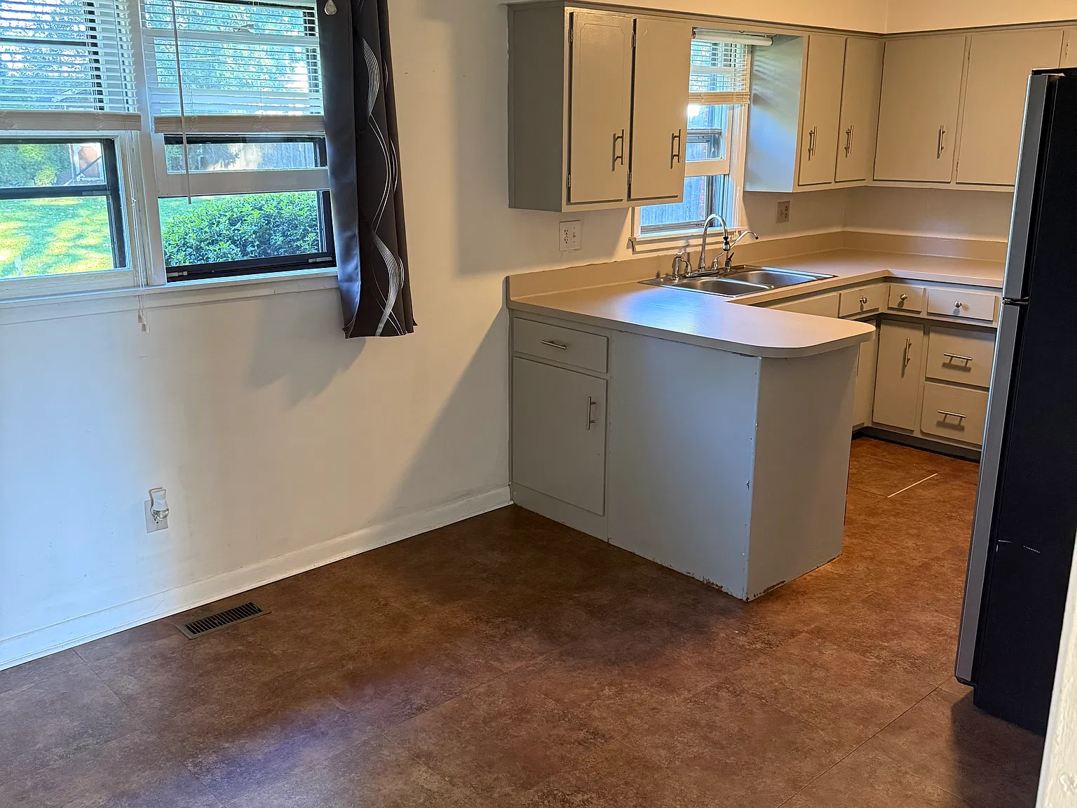 3 bed, 1.5 bath, 1050 sqft, $1,250 — Photo 2