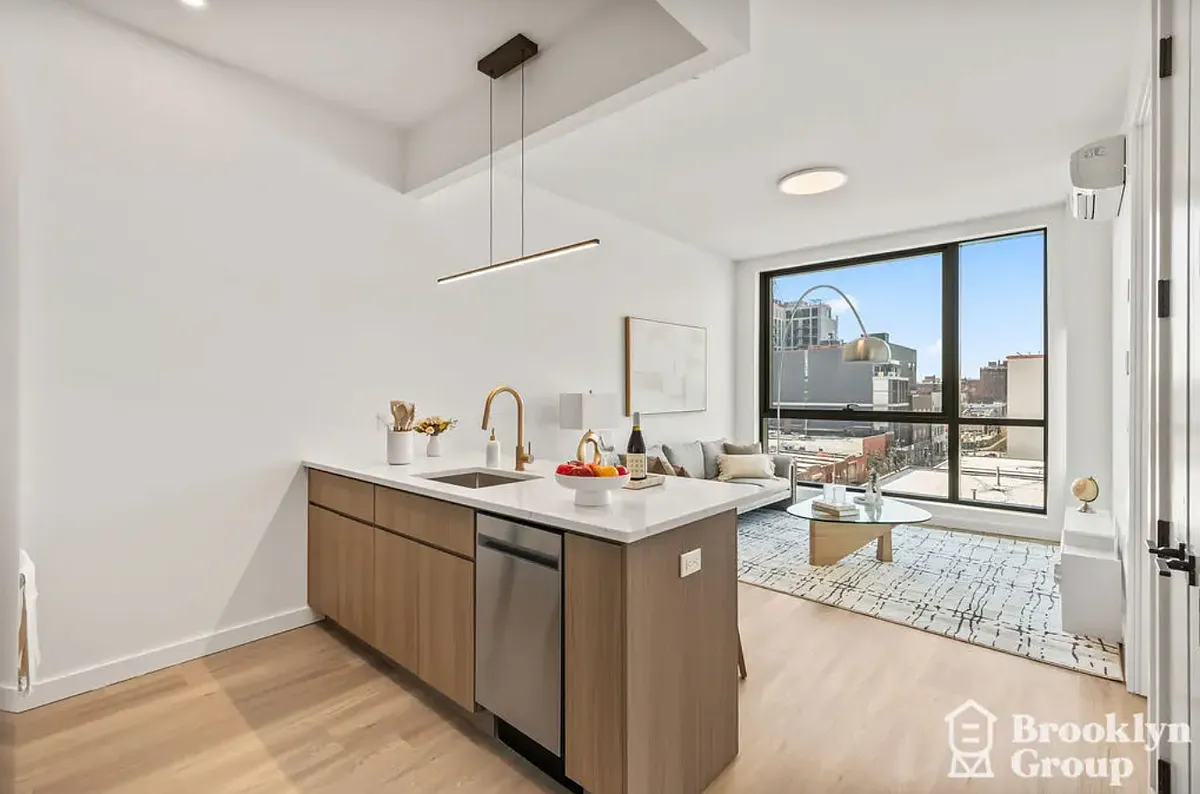 Building Photo - 556 Baltic St #504