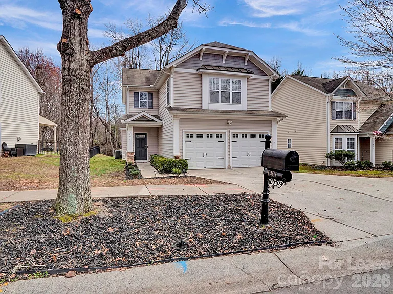 1401 Hammond Dr — Photo 2