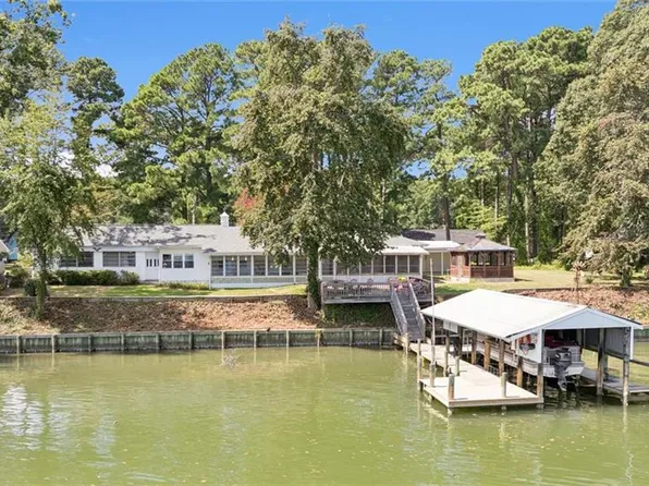 209 Lucom Point Dr, Reedville, VA 22539