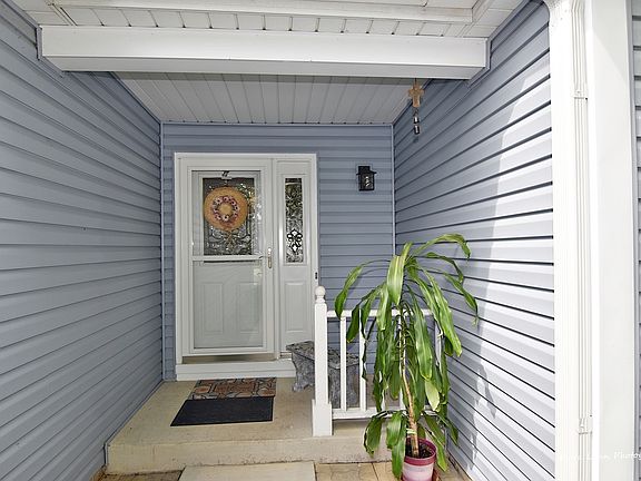 3rd image of 238 Mistwood Ln