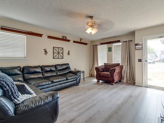 4th image of 404 Jonquil Ct