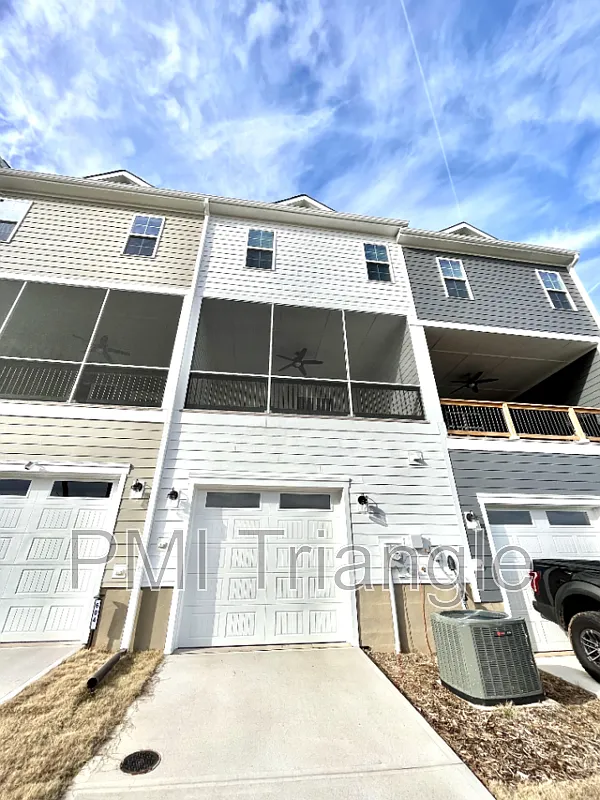 3 bed, 3.5 bath, 2222 sqft, $2,175 — Photo 2