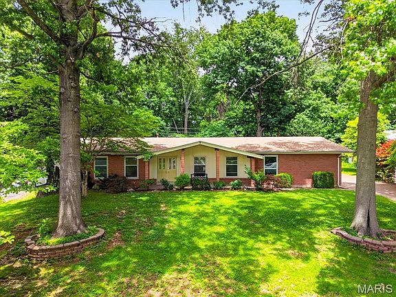 3rd image of 39 Grand Circle Dr