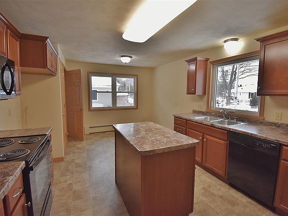 Spacious Eat-In Kitchen
