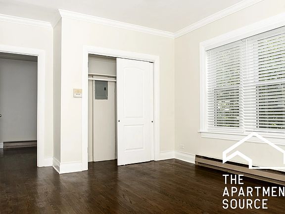 4th image of 648.5 W Roscoe St #2N