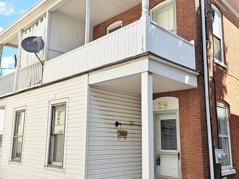 338-342 E Walnut St — Photo 26