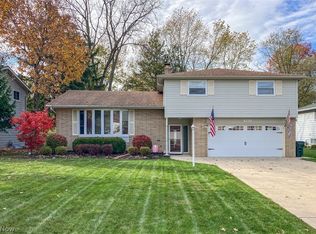 6230 Somerset Dr, North Olmsted, OH 44070
