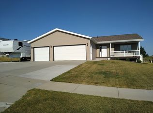4137 Roosevelt Dr, Bismarck, ND 58503