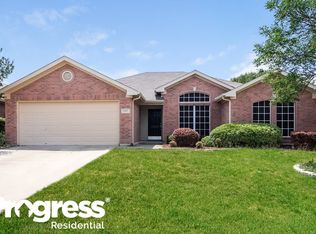 1600 McGarry Ln, Mansfield, TX 76063