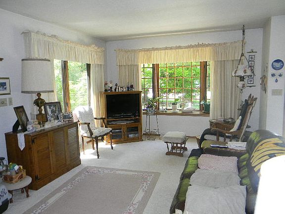 2nd image of 10776 Birchwood Dr