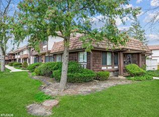 5560 Carmel Dr, Hanover Park, IL 60133