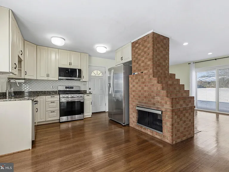 5412 Nutting Dr — Photo 4
