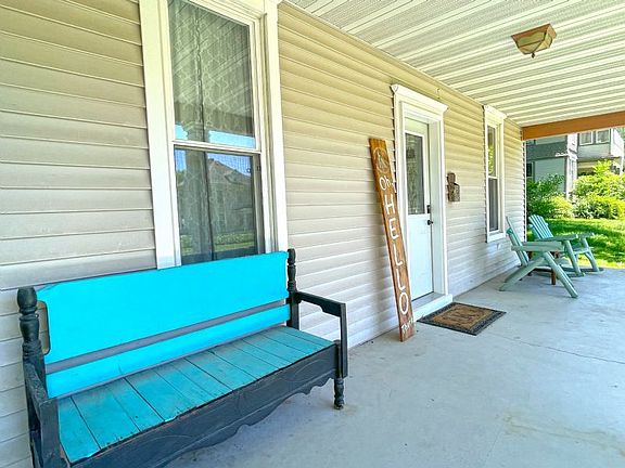 3rd image of 1004 College St