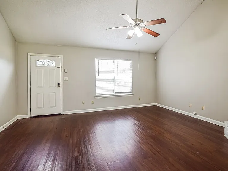 4506 Shadow Hollow Dr — Photo 5
