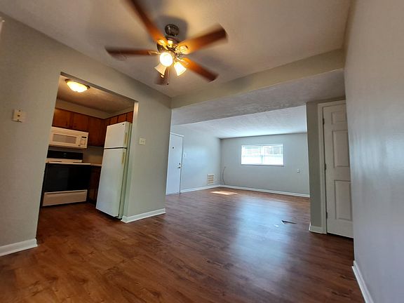 3rd image of 806 Flanders Ln APT 101