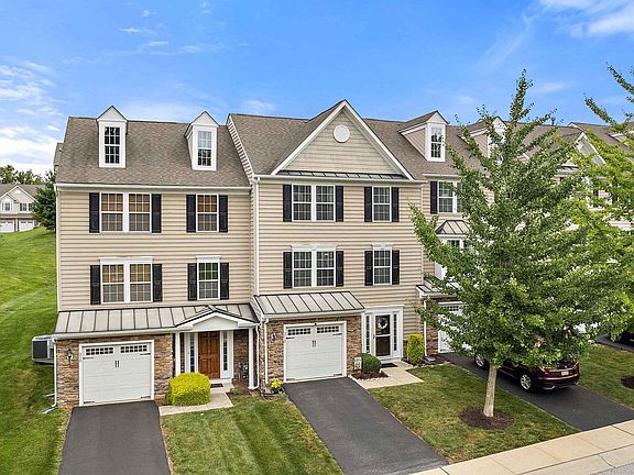 3rd image of 212 Tall Trees Cir