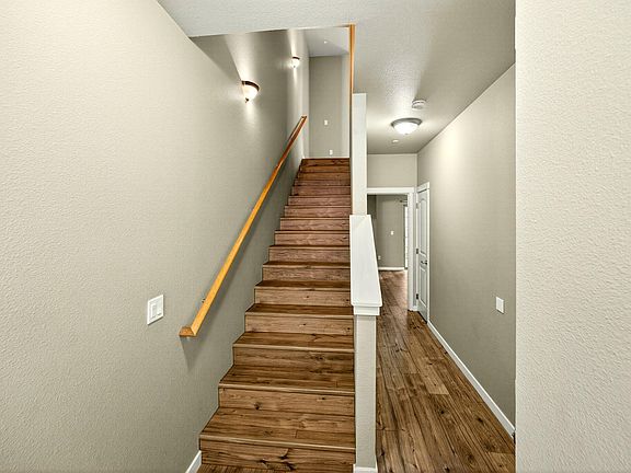 5th image of 221 Cherry Bark Ln