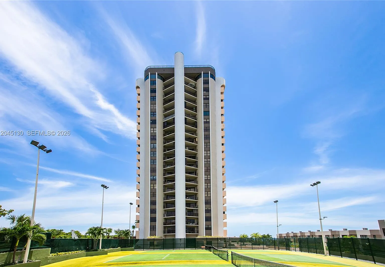 Cricket Club Condo — Photo 1