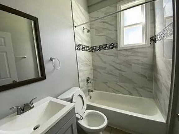 5th image of 7152 S Greenwood Ave #3