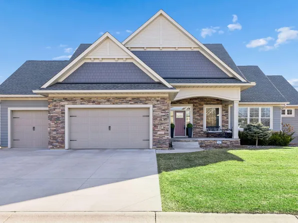 17 Crescent Ln, North Oaks, MN 55127