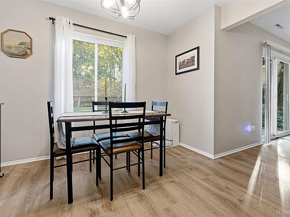 5th image of 515 W Highland Rd #6
