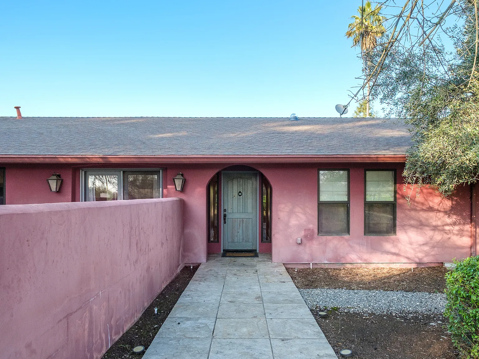 3 bed, 2.5 bath, 2122 sqft, $2,600 — Photo 1