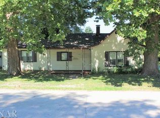 711 N George St, Clinton, IL 61727