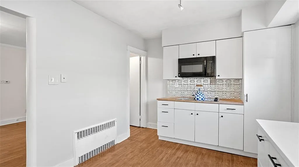 3 bed, 1.5 bath, 1571 sqft, $2,200 — Photo 3