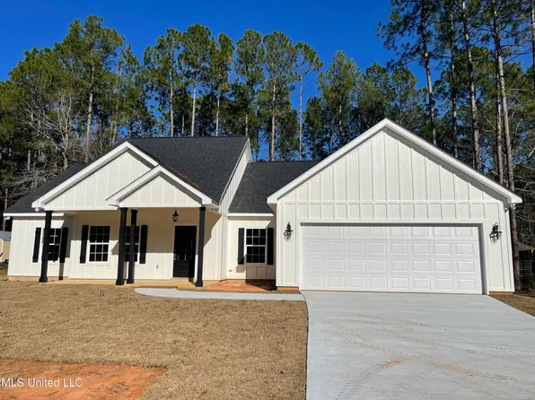 105 Bay Meadows Dr, Carriere, MS 39426