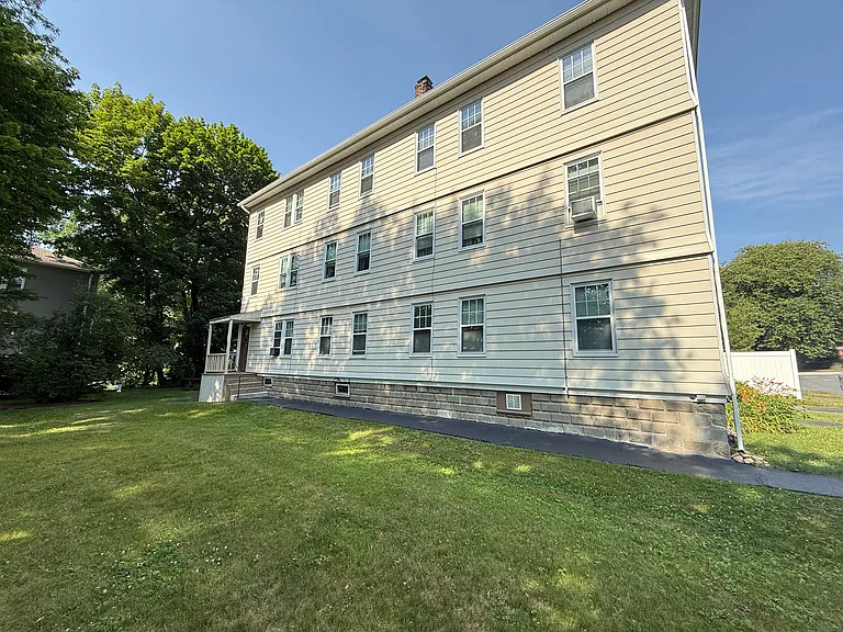 98 Courtland St #3 — Photo 2