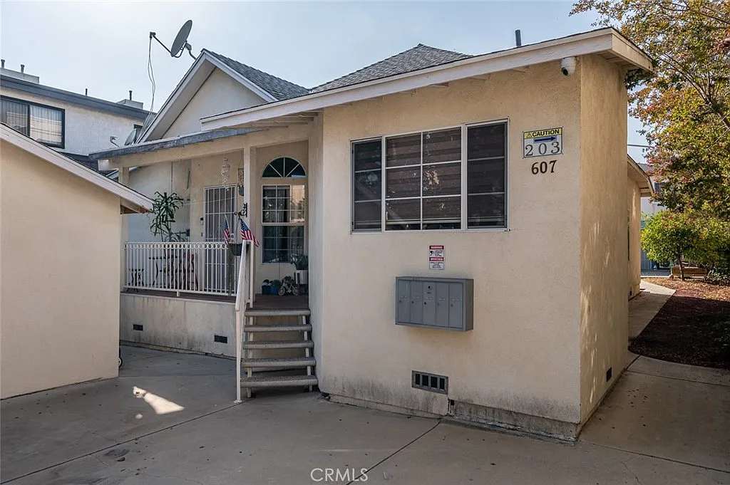 Building Photo - 607 E Olive Ave