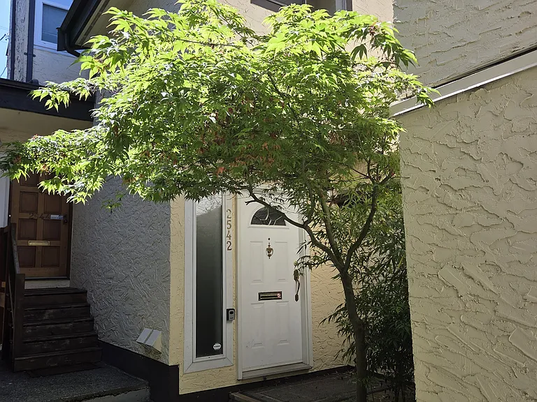 2542 York Ave — Photo 11