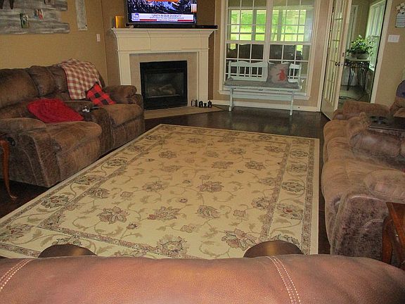 5th image of 9854 Leslie Ln