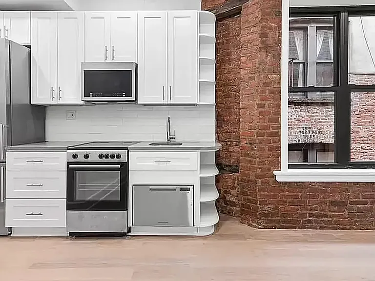 338 E 13th St #2D — Photo 4