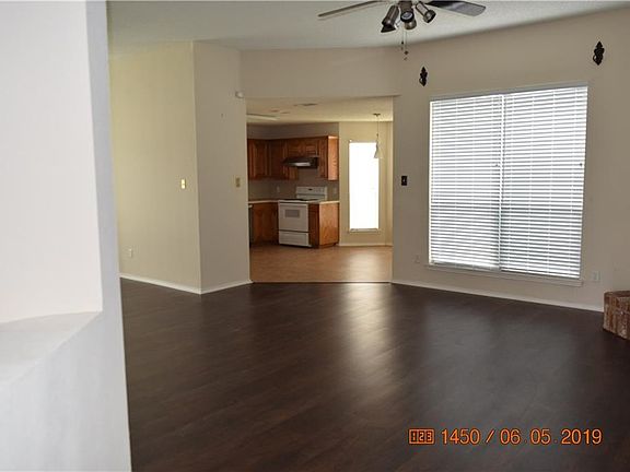 3rd image of 420 McMurtry Dr