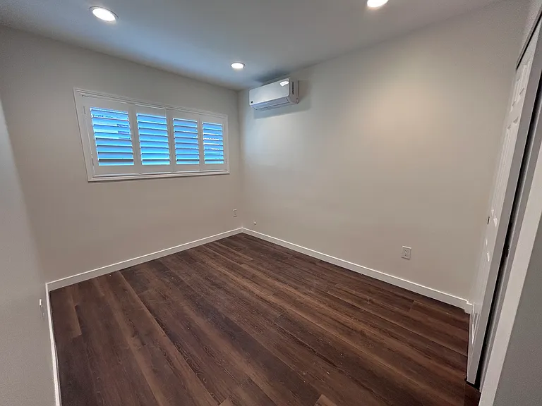 upstairs bedroom 3 (right)