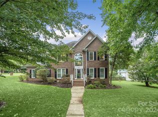 4401 Charlestowne Manor Dr, Charlotte, NC 28211